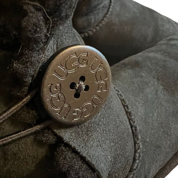 UGG WOMENS Bailey Button Short Boots Size 7 Black Sheepskin Suede Winter Warm - Picture 9 of 13